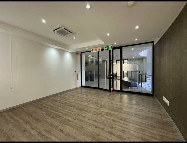 512M² OFFICE TO LET IN SANDHURST